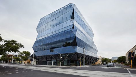 تصویر ساختمان اداری
